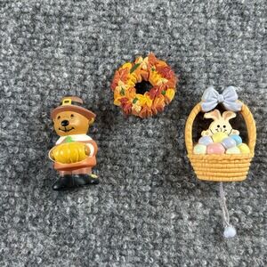 VTG 80s‎ Holiday Pin Lot Hallmark Russ GGI Bear Wreath Easter Basket Fall Autumn